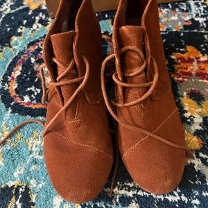 Toms suede wedges